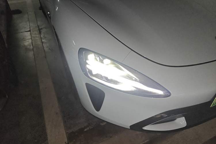 Used Xiaomi Auto SU7 2024 Rear-Drive Standard Founder Edition Right Front Headlight