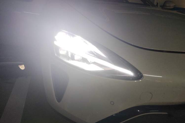 Used Xiaomi Auto SU7 2024 Four-Wheel Drive Ultra-Long Range Advanced Intelligent Driving Max Edition Right Front Headlight
