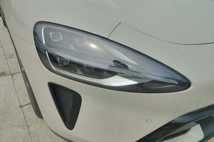 Used Xiaomi Auto SU7 2024 Rear-Drive Ultra-Long Range Advanced Pro-Level Intelligent Driving Version Right Front Headlight