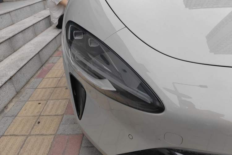 Used Xiaomi Auto SU7 2024 Rear-Drive Long-Range Intelligent Driving Version Right Front Headlight