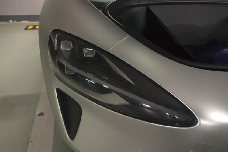 Used Xiaomi Auto SU7 2024 Four-Wheel Drive Ultra-Long Range Advanced Intelligent Driving Max Edition Right Front Headlight
