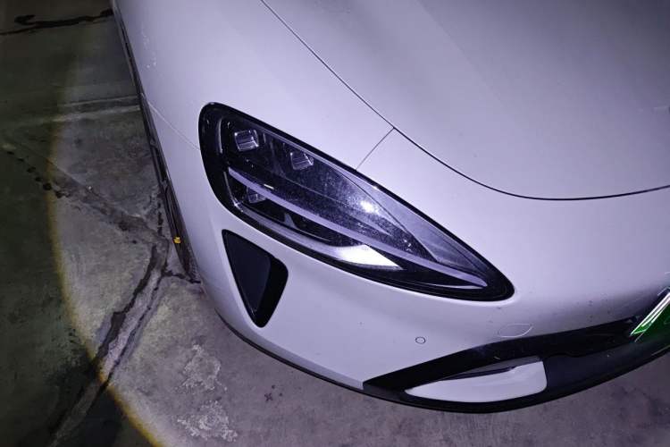 Used Xiaomi Auto SU7 2024 Rear-Drive Long-Range Intelligent Driving Version Right Front Headlight