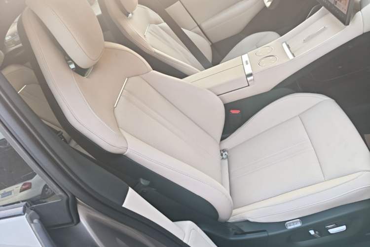 Used Xiaomi Auto SU7 2024 Rear-Drive Long-Range Intelligent Driving Version Right Front Seat