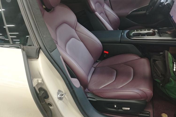 Used Xiaomi Auto SU7 2024 Four-Wheel Drive Ultra-Long Range Advanced Intelligent Driving Max Edition Right Front Seat