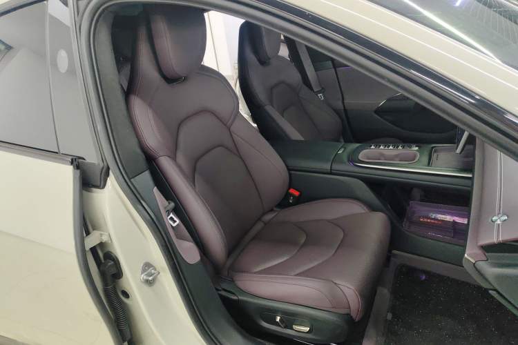 Used Xiaomi Auto SU7 2024 Four-Wheel-Drive Max Founder's Edition Right Front Seat