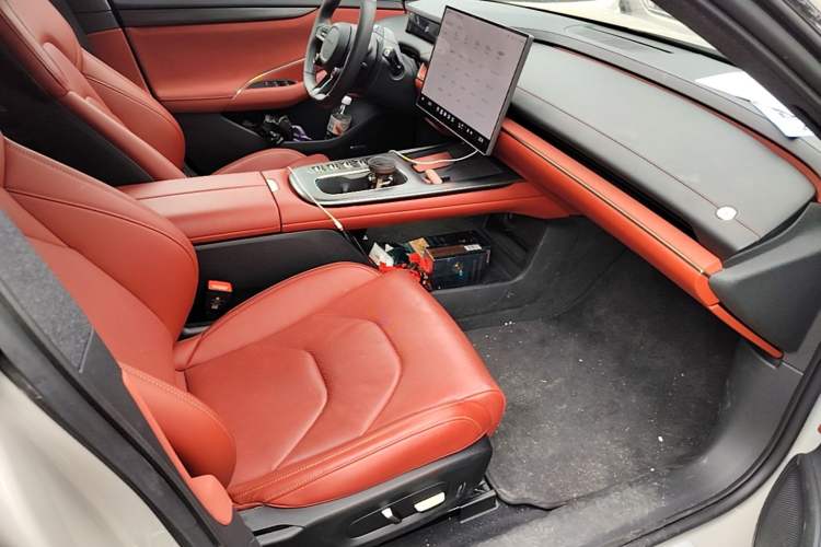 Used Xiaomi Auto SU7 2024 Rear-Drive Ultra-Long Range Advanced Pro-Level Intelligent Driving Version Right Front Seat