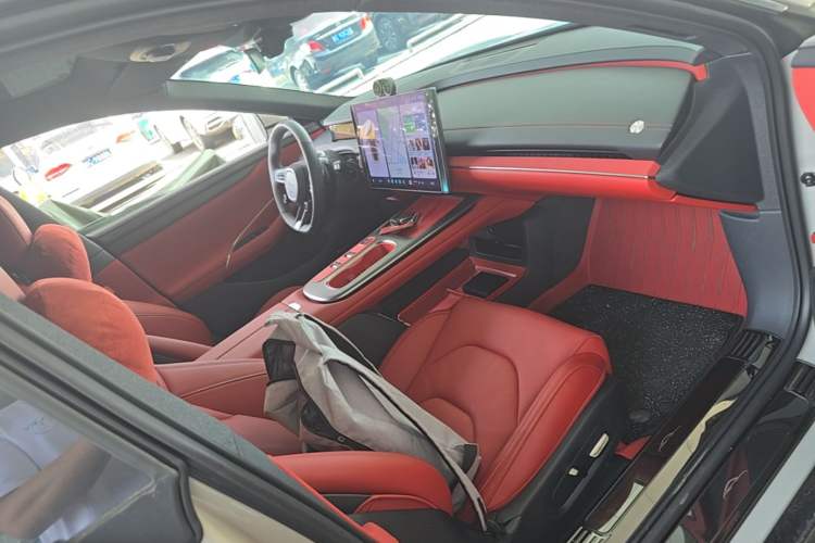 Used Xiaomi Auto SU7 2024 Rear-Drive Long-Range Intelligent Driving Version Right Front Seat