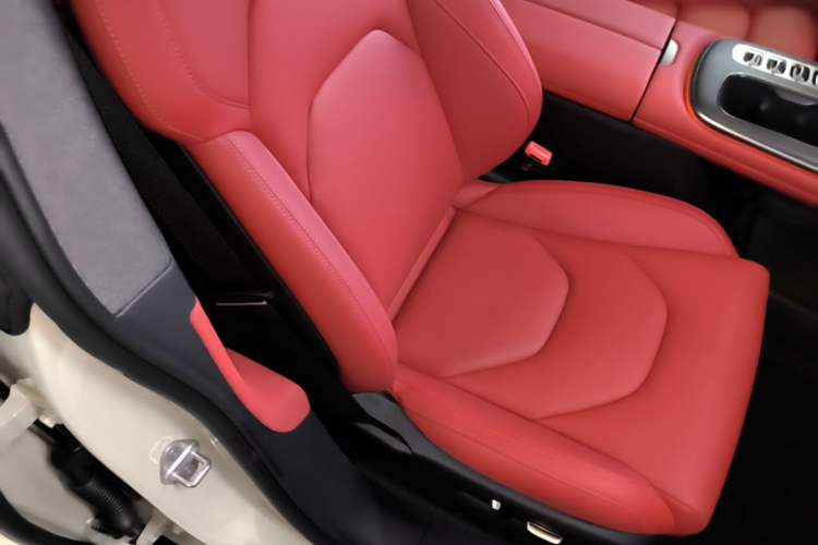 Used Xiaomi Auto SU7 2024 Rear-Drive Ultra-Long Range Advanced Pro-Level Intelligent Driving Version Right Front Seat