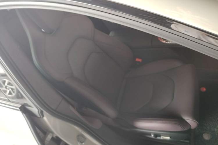 Used Xiaomi Auto SU7 2024 Rear-Drive Long-Range Intelligent Driving Version Right Front Seat