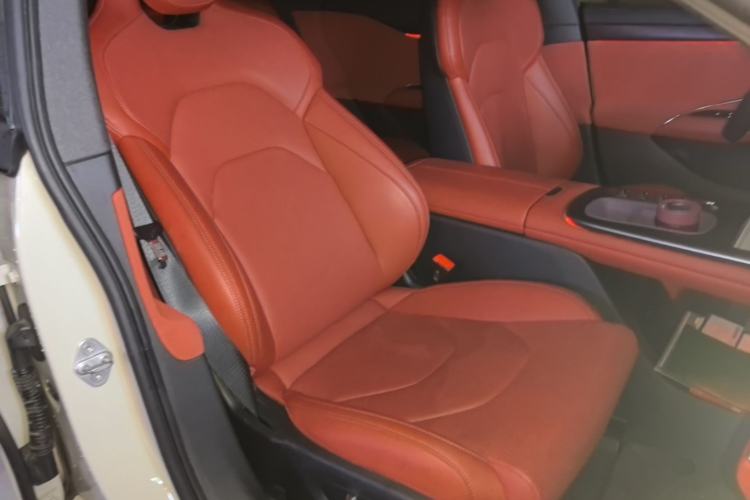 Used Xiaomi Auto SU7 2024 Rear-Drive Ultra-Long Range Advanced Pro-Level Intelligent Driving Version Right Front Seat