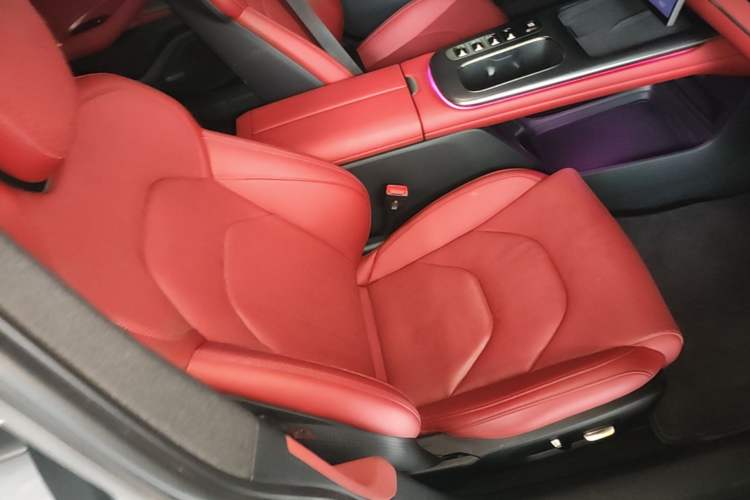 Used Xiaomi Auto SU7 2024 Rear-Drive Ultra-Long Range Advanced Pro-Level Intelligent Driving Version Right Front Seat