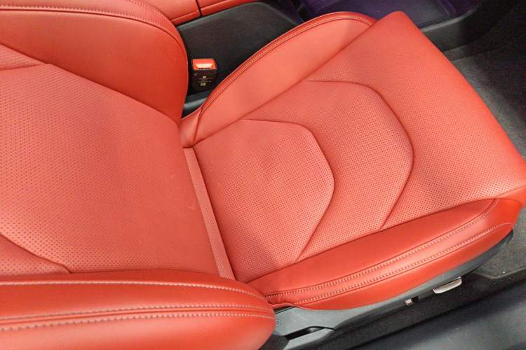 Used Xiaomi Auto SU7 2024 Four-Wheel Drive Ultra-Long Range Advanced Intelligent Driving Max Edition Right Front Seat