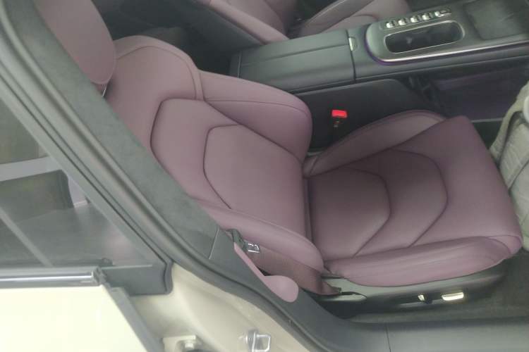 Used Xiaomi Auto SU7 2024 Four-Wheel Drive Ultra-Long Range Advanced Intelligent Driving Max Edition Right Front Seat