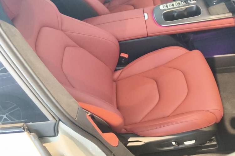 Used Xiaomi Auto SU7 2024 Four-Wheel Drive Ultra-Long Range Advanced Intelligent Driving Max Edition Right Front Seat