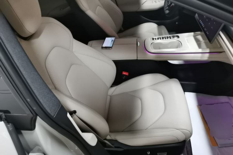 Used Xiaomi Auto SU7 2024 Rear-Drive Ultra-Long Range Advanced Pro-Level Intelligent Driving Version Right Front Seat
