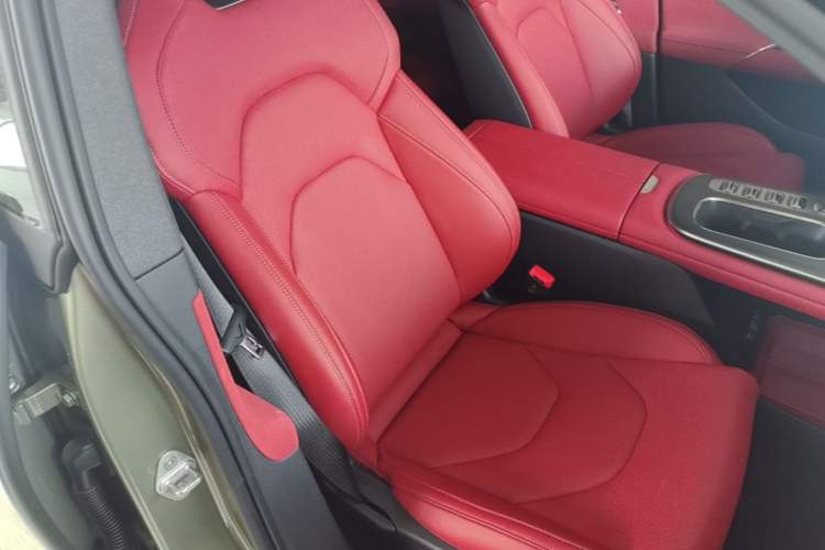 Used Xiaomi Auto SU7 2024 Rear-Drive Ultra-Long Range Advanced Pro-Level Intelligent Driving Version Right Front Seat