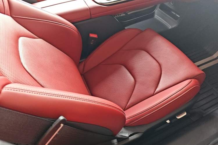 Used Xiaomi Auto SU7 2024 Four-Wheel Drive Ultra-Long Range Advanced Intelligent Driving Max Edition Right Front Seat