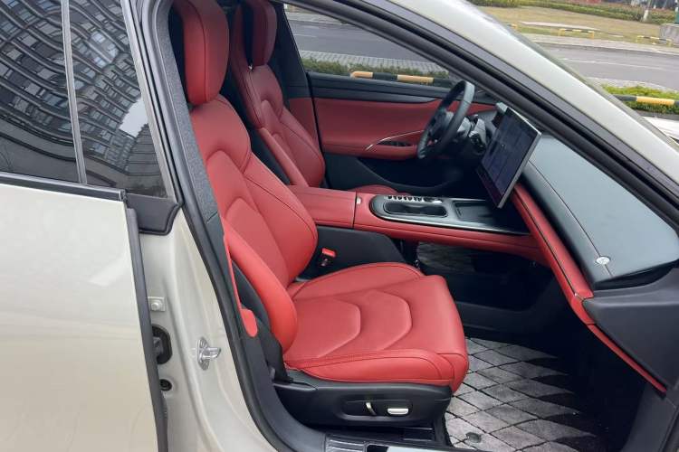 Used Xiaomi Auto SU7 2024 Rear-Drive Ultra-Long Range Advanced Pro-Level Intelligent Driving Version Right Front Seat