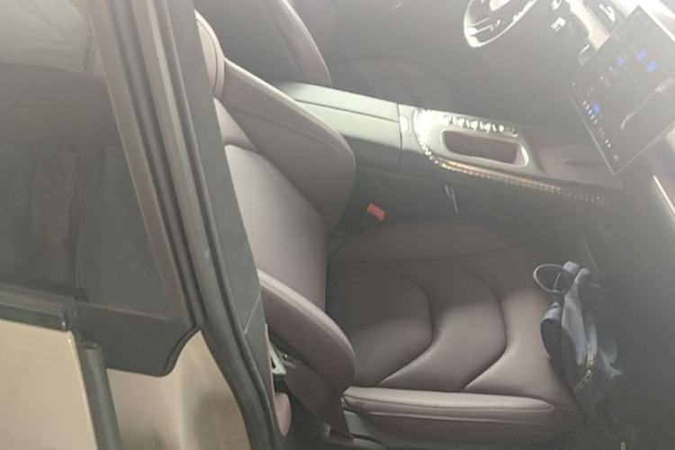 Used Xiaomi Auto SU7 2024 Four-Wheel Drive Ultra-Long Range Advanced Intelligent Driving Max Edition Right Front Seat
