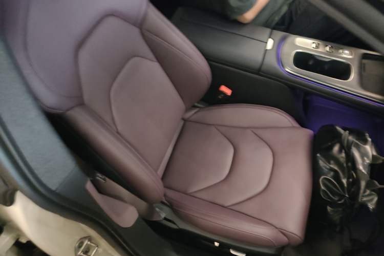Used Xiaomi Auto SU7 2024 Rear-Drive Long-Range Intelligent Driving Version Right Front Seat