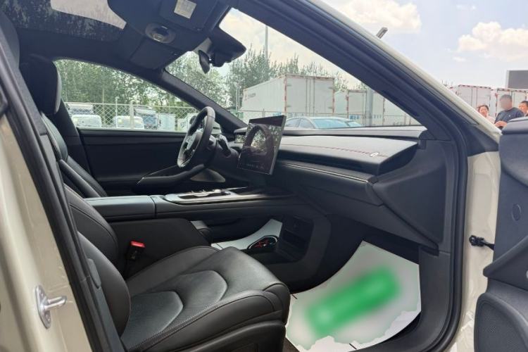Used Xiaomi Auto SU7 2024 Rear-Drive Long-Range Intelligent Driving Version Right Front Seat