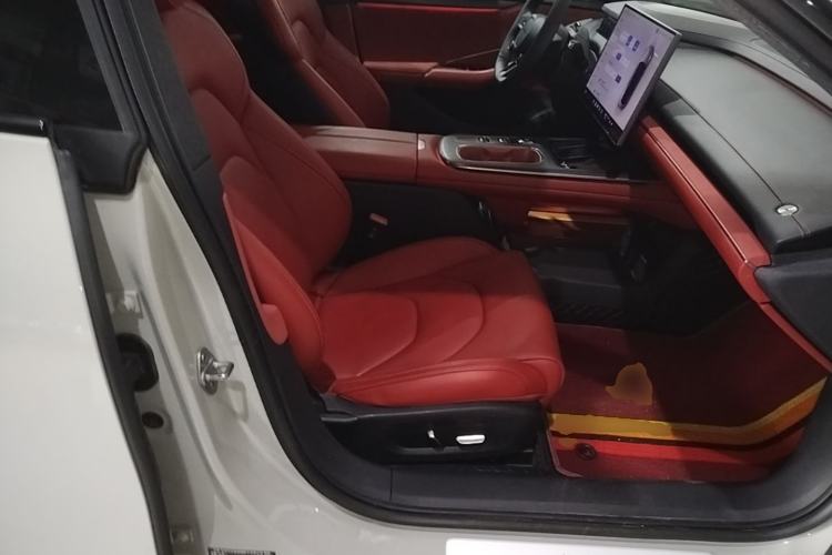 Used Xiaomi Auto SU7 2024 Rear-Drive Long-Range Intelligent Driving Version Right Front Seat