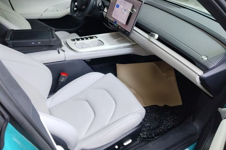 Used Xiaomi Auto SU7 2024 Four-Wheel Drive Ultra-Long Range Advanced Intelligent Driving Max Edition Right Front Seat