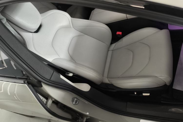 Used Xiaomi Auto SU7 2024 Rear-Drive Ultra-Long Range Advanced Pro-Level Intelligent Driving Version Right Front Seat