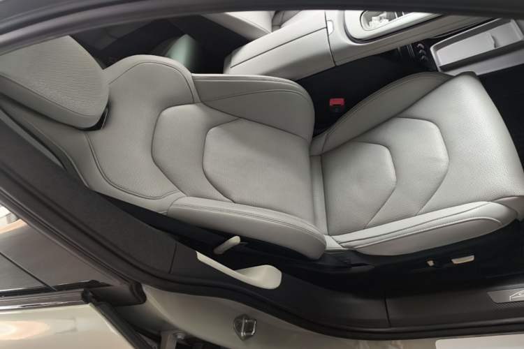 Used Xiaomi Auto SU7 2024 Rear-Drive Ultra-Long Range Advanced Pro-Level Intelligent Driving Version Right Front Seat