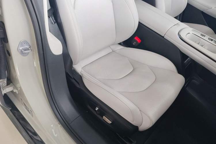 Used Xiaomi Auto SU7 2024 Rear-Drive Ultra-Long Range Advanced Pro-Level Intelligent Driving Version Right Front Seat