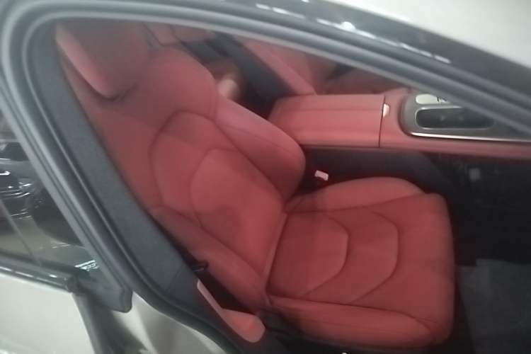 Used Xiaomi Auto SU7 2024 Rear-Drive Long-Range Intelligent Driving Version Right Front Seat