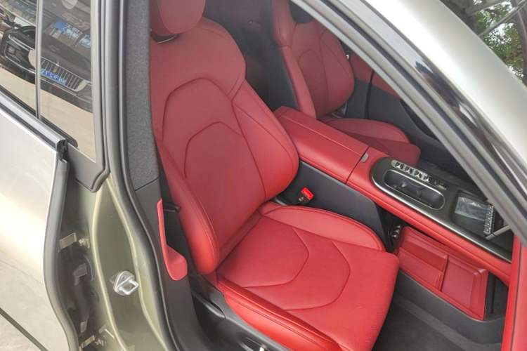 Used Xiaomi Auto SU7 2024 Rear-Drive Ultra-Long Range Advanced Pro-Level Intelligent Driving Version Right Front Seat