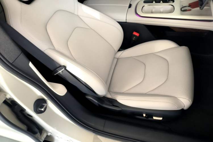 Used Xiaomi Auto SU7 2024 Rear-Drive Long-Range Intelligent Driving Version Right Front Seat