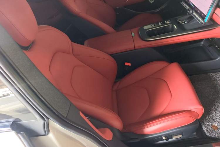 Used Xiaomi Auto SU7 2024 Rear-Drive Long-Range Intelligent Driving Version Right Front Seat