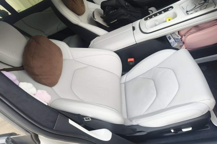 Used Xiaomi Auto SU7 2024 Four-Wheel Drive Ultra-Long Range Advanced Intelligent Driving Max Edition Right Front Seat