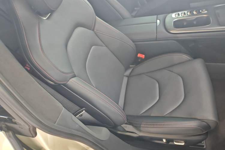 Used Xiaomi Auto SU7 2024 Four-Wheel-Drive Max Founder's Edition Right Front Seat