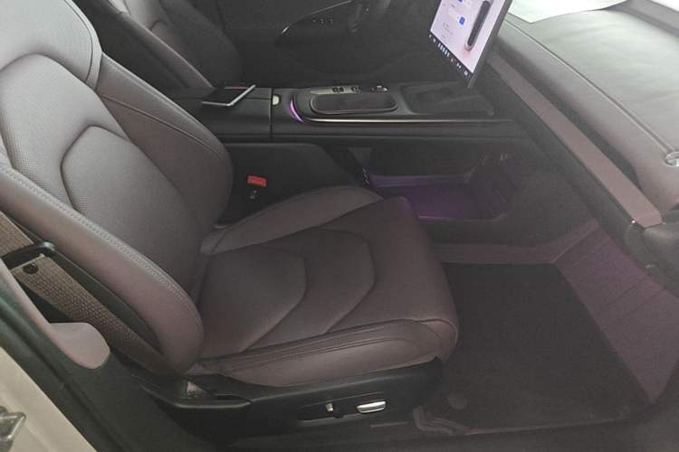 Used Xiaomi Auto SU7 2024 Rear-Drive Long-Range Intelligent Driving Version Right Front Seat