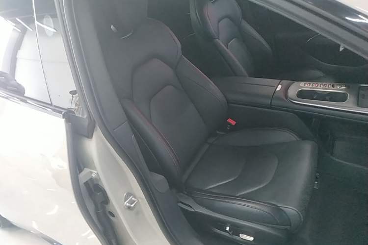 Used Xiaomi Auto SU7 2024 Four-Wheel Drive Ultra-Long Range Advanced Intelligent Driving Max Edition Right Front Seat