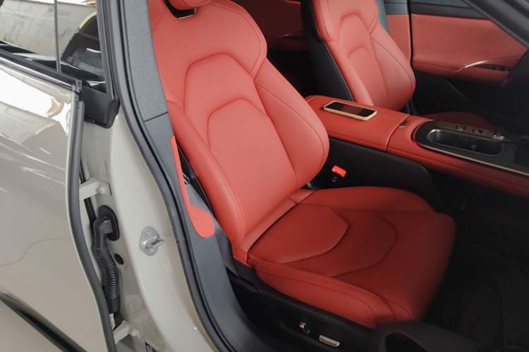 Used Xiaomi Auto SU7 2024 Rear-Drive Long-Range Intelligent Driving Version Right Front Seat
