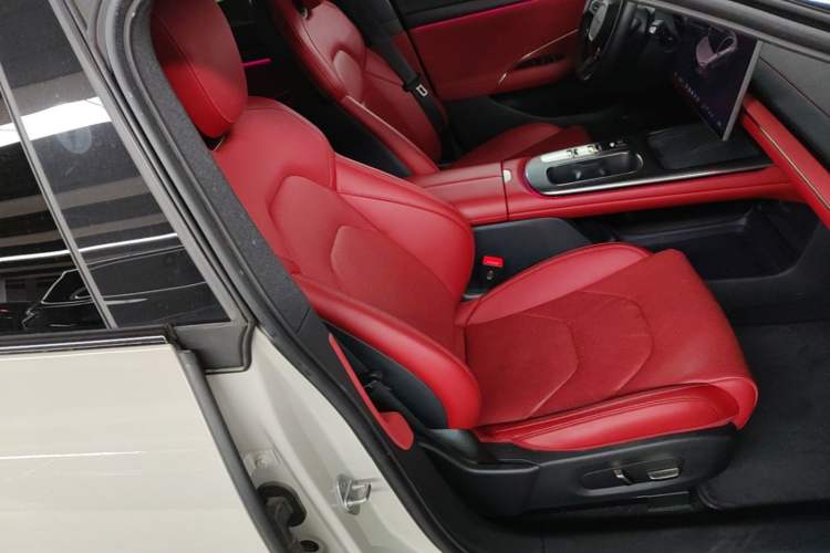 Used Xiaomi Auto SU7 2024 Rear-Drive Long-Range Intelligent Driving Version Right Front Seat