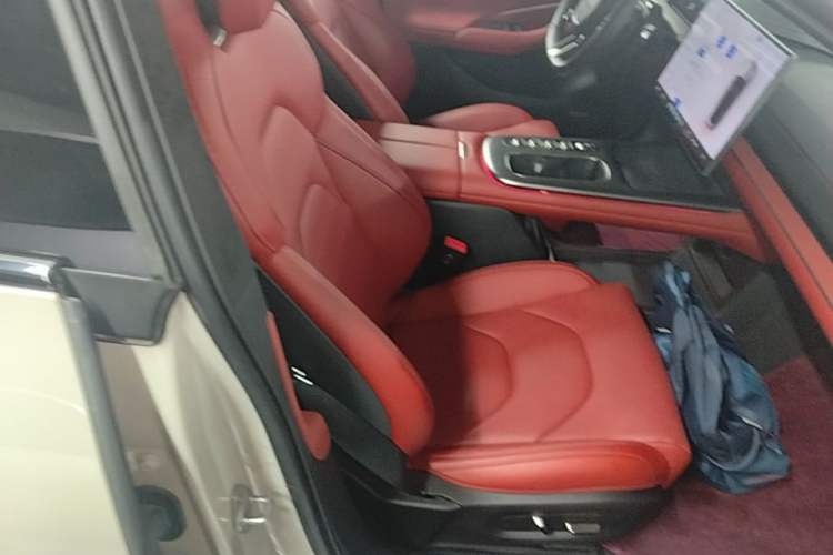 Used Xiaomi Auto SU7 2024 Four-Wheel Drive Ultra-Long Range Advanced Intelligent Driving Max Edition Right Front Seat