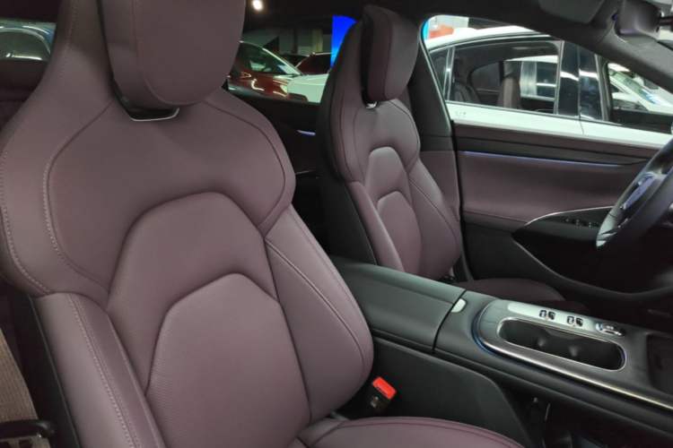 Used Xiaomi Auto SU7 2024 Rear-Drive Ultra-Long Range Advanced Pro-Level Intelligent Driving Version Right Front Seat