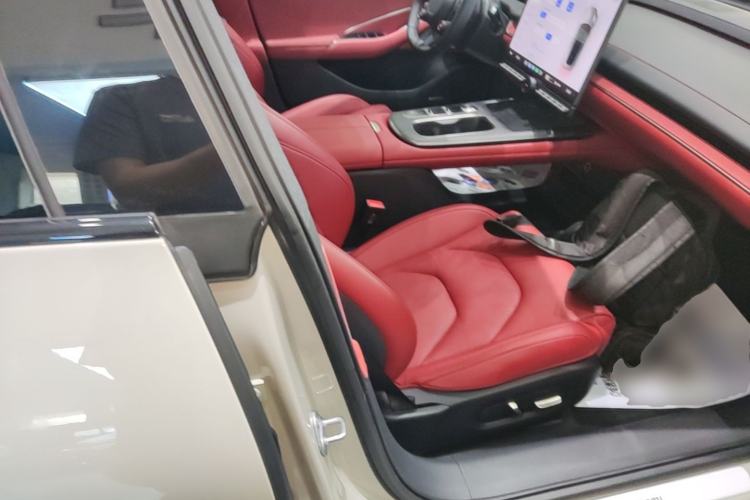 Used Xiaomi Auto SU7 2024 Rear-Drive Long-Range Intelligent Driving Version Right Front Seat