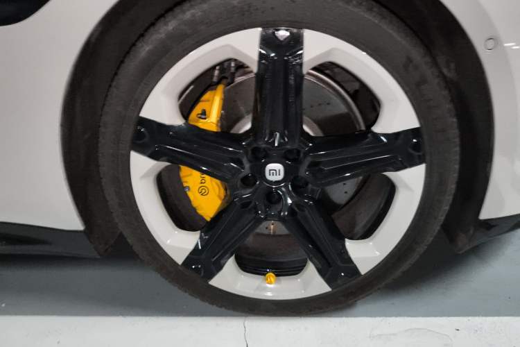 Used Xiaomi Auto SU7 2024 Four-Wheel Drive Ultra-Long Range Advanced Intelligent Driving Max Edition Right Front Wheel Hub