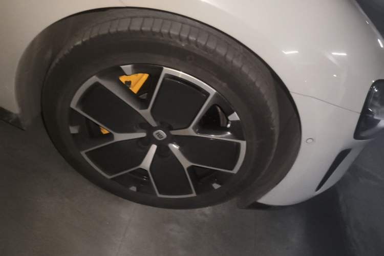 Used Xiaomi Auto SU7 2024 Four-Wheel Drive Ultra-Long Range Advanced Intelligent Driving Max Edition Right Front Wheel Hub