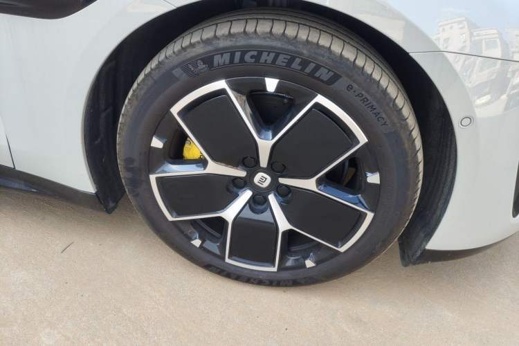 Used Xiaomi Auto SU7 2024 Four-Wheel Drive Ultra-Long Range Advanced Intelligent Driving Max Edition Right Front Wheel Hub
