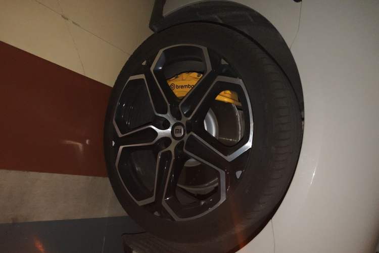 Used Xiaomi Auto SU7 2024 Four-Wheel Drive Ultra-Long Range Advanced Intelligent Driving Max Edition Right Front Wheel Hub