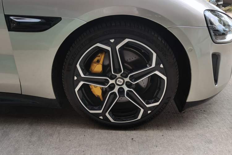 Used Xiaomi Auto SU7 2024 Four-Wheel-Drive Max Founder's Edition Right Front Wheel Hub