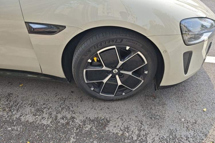Used Xiaomi Auto SU7 2024 Rear-Drive Long-Range Intelligent Driving Version Right Front Wheel Hub