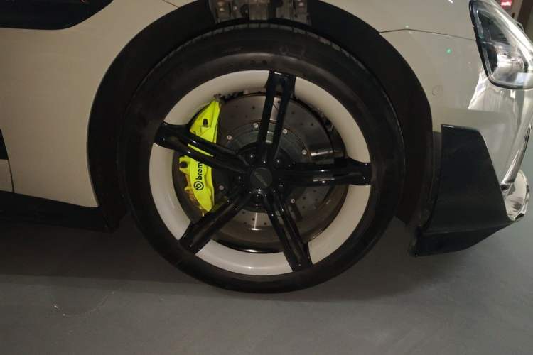Used Xiaomi Auto SU7 2024 Rear-Drive Ultra-Long Range Advanced Pro-Level Intelligent Driving Version Right Front Wheel Hub